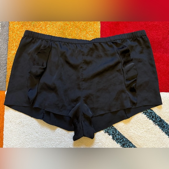 NWOT Victorias Secret satin sleep shorts with ruffle detail | sz L - Picture 1 of 5